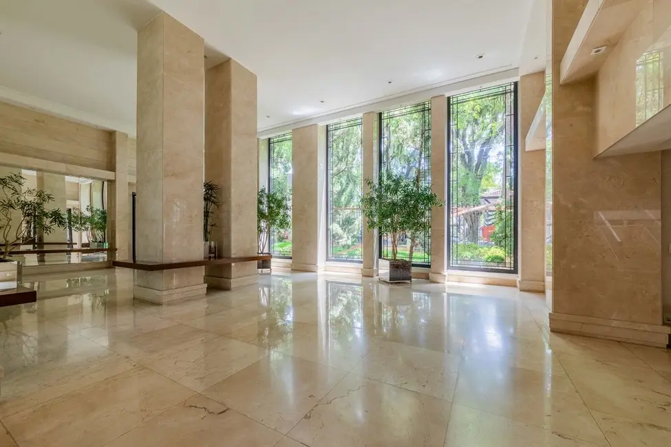 Apartamento com 3 quartos à venda, 161m2 em Moinhos de Vento, Porto Alegre - RS - imagem 4 Foto 4 de Apartamento com 3 quartos à venda, 161m2 em Moinhos de Vento, Porto Alegre - RS