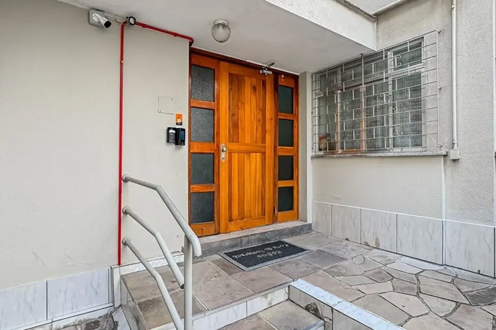 Apartamento com 1 quarto à venda, 43m2 em Vila Ipiranga, Porto Alegre - RS - imagem 4 Foto 4 de Apartamento com 1 quarto à venda, 43m2 em Vila Ipiranga, Porto Alegre - RS