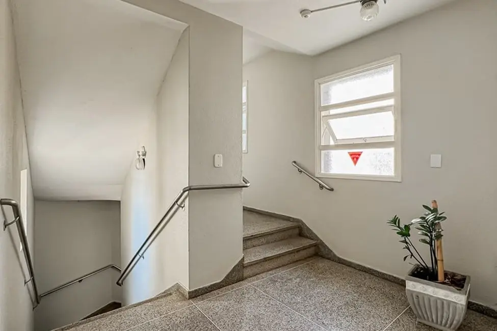 Apartamento com 1 quarto à venda, 43m2 em Vila Ipiranga, Porto Alegre - RS - imagem 5 Foto 5 de Apartamento com 1 quarto à venda, 43m2 em Vila Ipiranga, Porto Alegre - RS