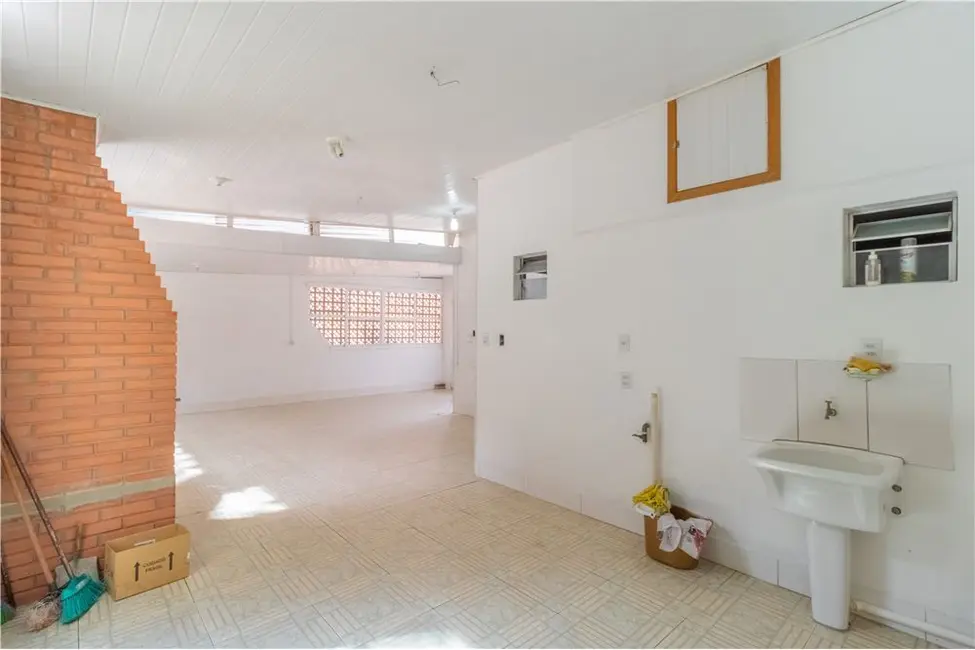 Casa com 5 quartos à venda, 150m2 em Partenon, Porto Alegre - RS - imagem 9 Foto 9 de Casa com 5 quartos à venda, 150m2 em Partenon, Porto Alegre - RS