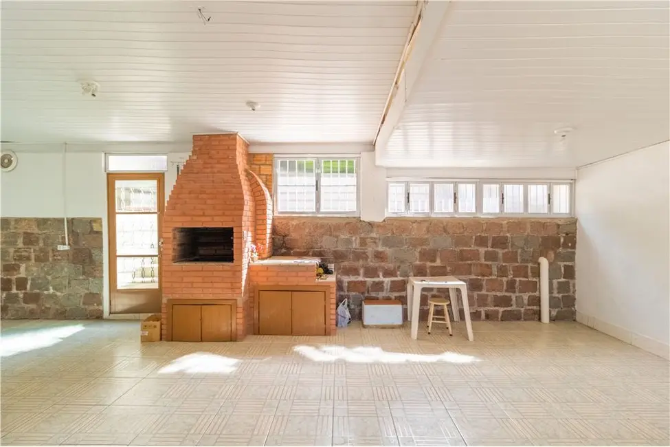 Casa com 5 quartos à venda, 150m2 em Partenon, Porto Alegre - RS - imagem 8 Foto 8 de Casa com 5 quartos à venda, 150m2 em Partenon, Porto Alegre - RS