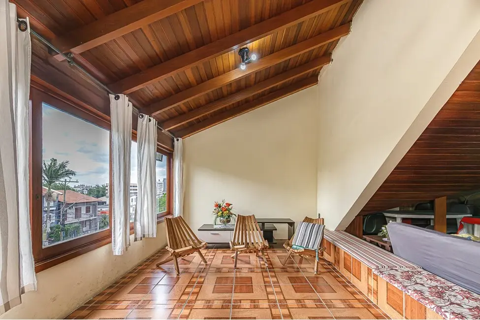 Casa com 5 quartos à venda, 330m2 em Vila Ipiranga, Porto Alegre - RS - imagem 6 Foto 6 de Casa com 5 quartos à venda, 330m2 em Vila Ipiranga, Porto Alegre - RS