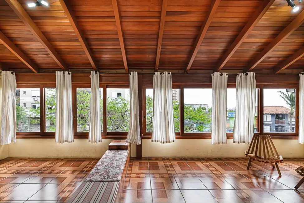 Casa com 5 quartos à venda, 330m2 em Vila Ipiranga, Porto Alegre - RS - imagem 5 Foto 5 de Casa com 5 quartos à venda, 330m2 em Vila Ipiranga, Porto Alegre - RS