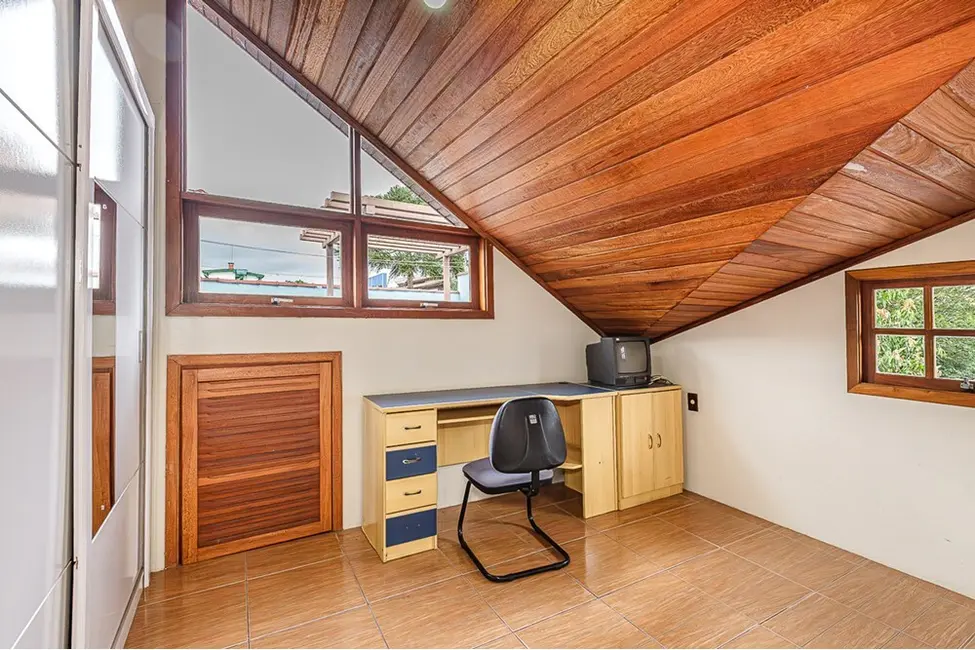 Casa com 5 quartos à venda, 330m2 em Vila Ipiranga, Porto Alegre - RS - imagem 9 Foto 9 de Casa com 5 quartos à venda, 330m2 em Vila Ipiranga, Porto Alegre - RS