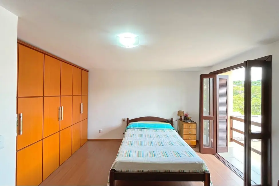 Casa com 2 quartos à venda, 128m2 em Espírito Santo, Porto Alegre - RS - imagem 3 Foto 3 de Casa com 2 quartos à venda, 128m2 em Espírito Santo, Porto Alegre - RS