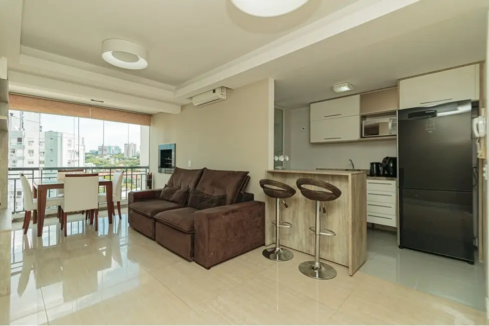 Foto 1 de Apartamento com 2 quartos à venda, 69m2 em Passo da Areia, Porto Alegre - RS