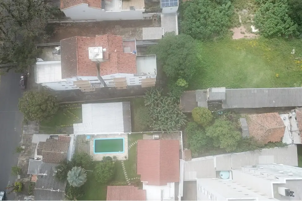Foto 2 de Terreno / Lote à venda, 352m2 em Cristo Redentor, Porto Alegre - RS