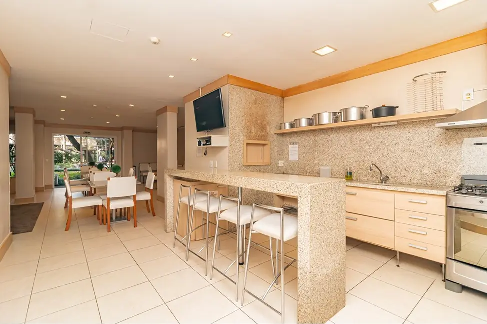 Apartamento com 2 quartos à venda, 69m2 em Passo da Areia, Porto Alegre - RS - imagem 8 Foto 8 de Apartamento com 2 quartos à venda, 69m2 em Passo da Areia, Porto Alegre - RS