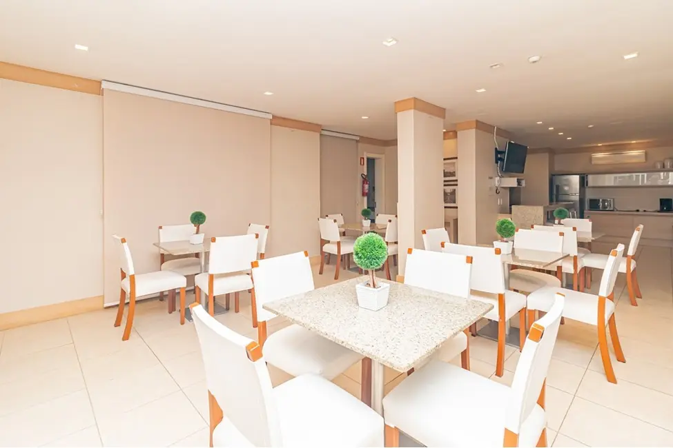 Foto 2 de Apartamento com 2 quartos à venda, 69m2 em Passo da Areia, Porto Alegre - RS