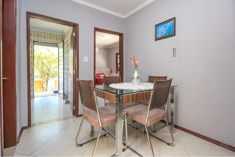 Casa com 4 quartos à venda, 173m2 em Espírito Santo, Porto Alegre - RS - imagem 2 Foto 2 de Casa com 4 quartos à venda, 173m2 em Espírito Santo, Porto Alegre - RS