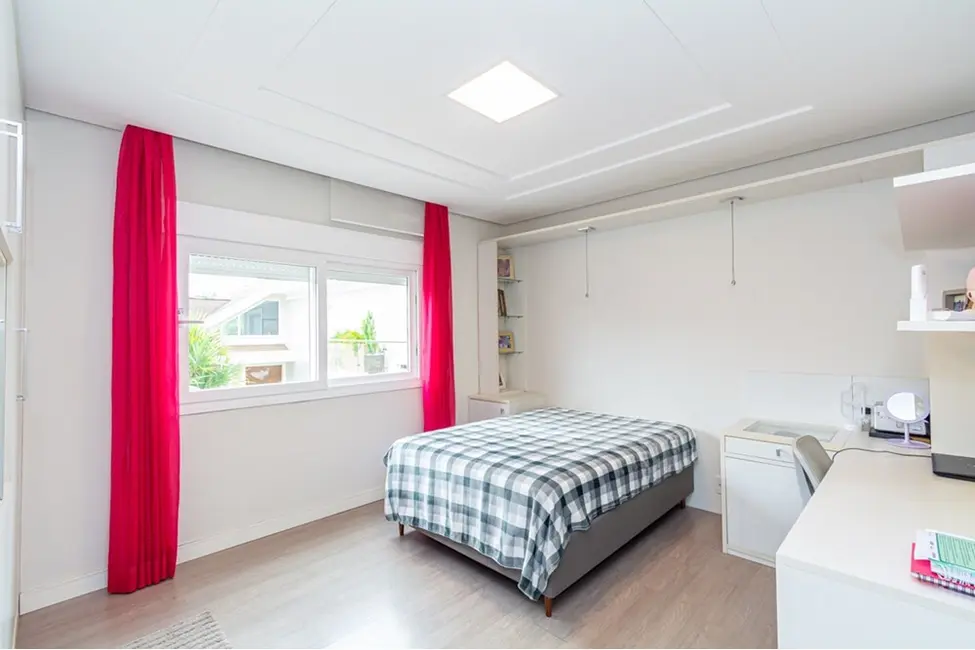 Foto 2 de Casa de Condomínio com 4 quartos à venda, 326m2 em Nossa Senhora das Graças, Canoas - RS