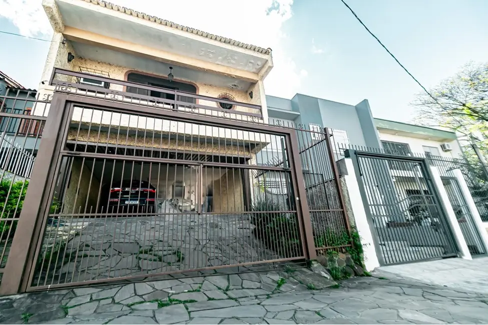 Foto 1 de Casa com 3 quartos à venda, 299m2 em Passo da Areia, Porto Alegre - RS