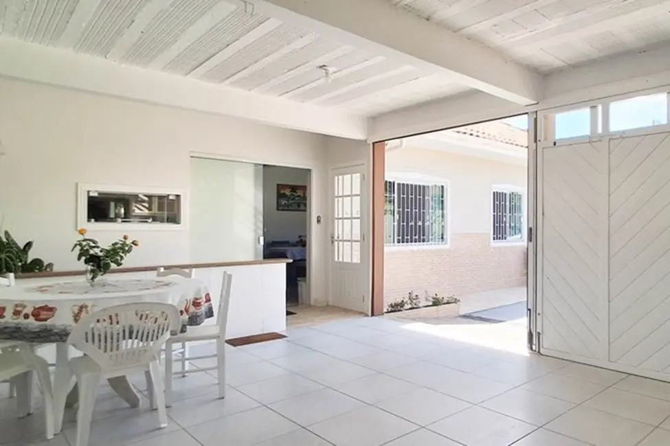 Casa com 4 quartos à venda, 360m2 em Beira Rio, Biguacu - SC - imagem 7 Foto 7 de Casa com 4 quartos à venda, 360m2 em Beira Rio, Biguacu - SC