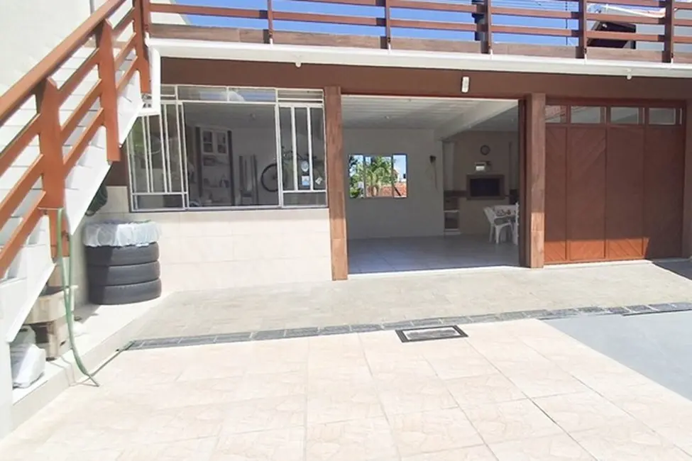 Casa com 4 quartos à venda, 360m2 em Beira Rio, Biguacu - SC - imagem 4 Foto 4 de Casa com 4 quartos à venda, 360m2 em Beira Rio, Biguacu - SC