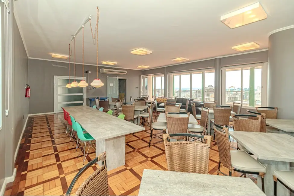 Apartamento com 3 quartos à venda, 147m2 em Moinhos de Vento, Porto Alegre - RS - imagem 3 Foto 3 de Apartamento com 3 quartos à venda, 147m2 em Moinhos de Vento, Porto Alegre - RS