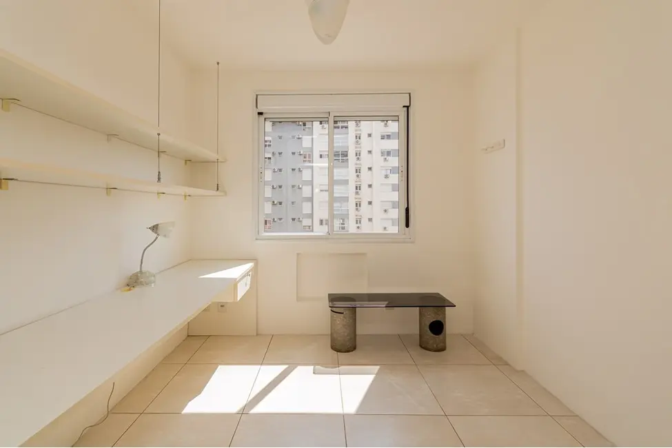 Apartamento com 2 quartos à venda, 63m2 em Passo da Areia, Porto Alegre - RS - imagem 3 Foto 3 de Apartamento com 2 quartos à venda, 63m2 em Passo da Areia, Porto Alegre - RS