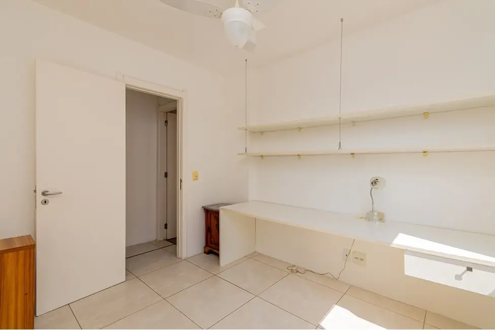 Apartamento com 2 quartos à venda, 63m2 em Passo da Areia, Porto Alegre - RS - imagem 5 Foto 5 de Apartamento com 2 quartos à venda, 63m2 em Passo da Areia, Porto Alegre - RS