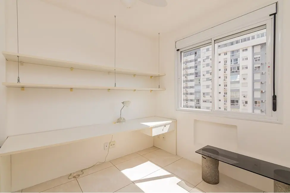Apartamento com 2 quartos à venda, 63m2 em Passo da Areia, Porto Alegre - RS - imagem 4 Foto 4 de Apartamento com 2 quartos à venda, 63m2 em Passo da Areia, Porto Alegre - RS