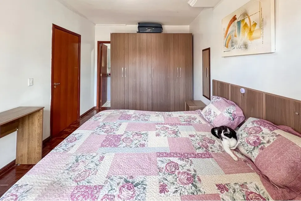 Casa com 3 quartos à venda, 114m2 em Nossa Senhora das Graças, Canoas - RS - imagem 2 Foto 2 de Casa com 3 quartos à venda, 114m2 em Nossa Senhora das Graças, Canoas - RS