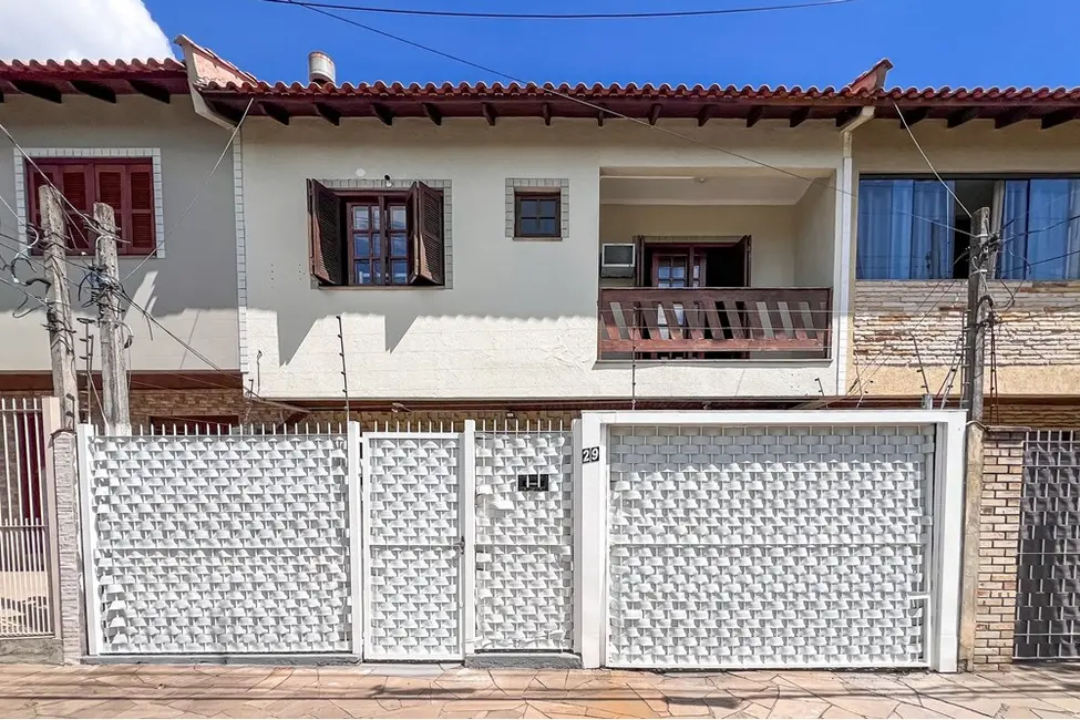 Casa com 3 quartos à venda, 114m2 em Nossa Senhora das Graças, Canoas - RS - imagem 1 Foto 1 de Casa com 3 quartos à venda, 114m2 em Nossa Senhora das Graças, Canoas - RS