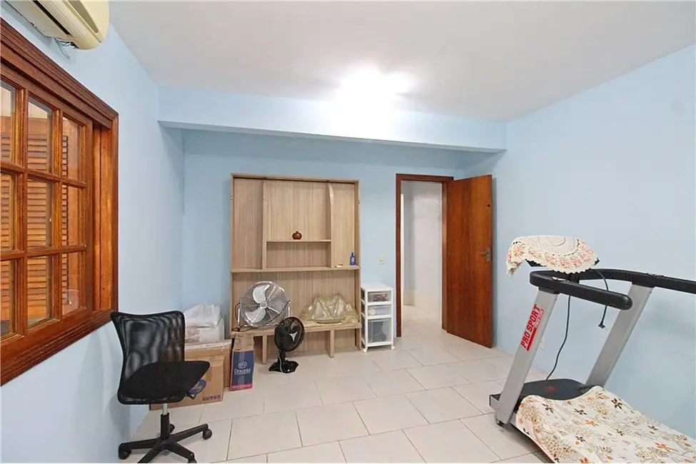 Foto 8 de Casa com 3 quartos à venda, 198m2 em Medianeira, Porto Alegre - RS