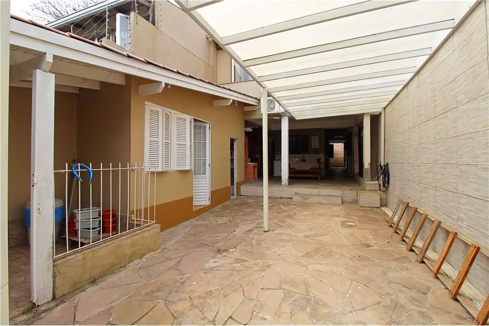 Foto 2 de Casa com 3 quartos à venda, 198m2 em Medianeira, Porto Alegre - RS