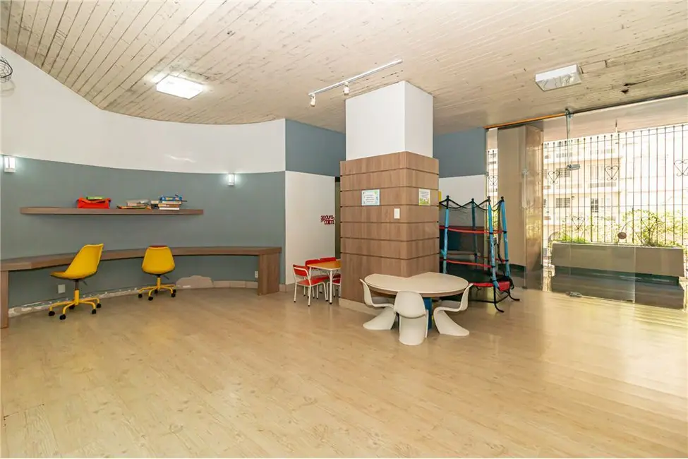 Apartamento com 3 quartos à venda, 109m2 em Centro Histórico, Porto Alegre - RS - imagem 9 Foto 9 de Apartamento com 3 quartos à venda, 109m2 em Centro Histórico, Porto Alegre - RS