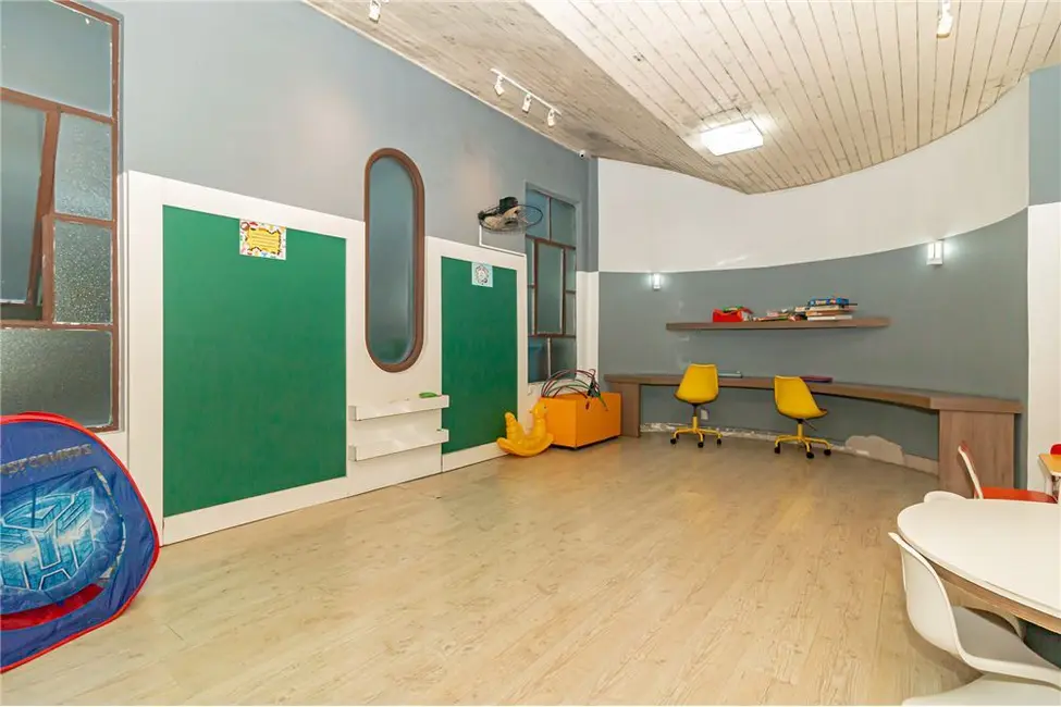 Apartamento com 3 quartos à venda, 109m2 em Centro Histórico, Porto Alegre - RS - imagem 8 Foto 8 de Apartamento com 3 quartos à venda, 109m2 em Centro Histórico, Porto Alegre - RS