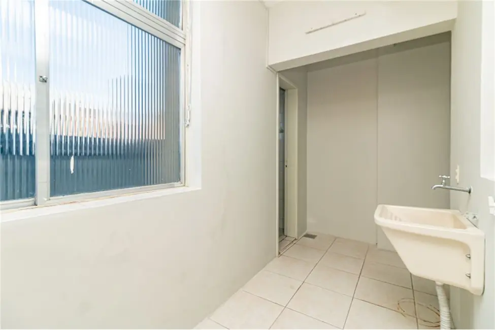 Apartamento com 3 quartos à venda, 109m2 em Centro Histórico, Porto Alegre - RS - imagem 3 Foto 3 de Apartamento com 3 quartos à venda, 109m2 em Centro Histórico, Porto Alegre - RS
