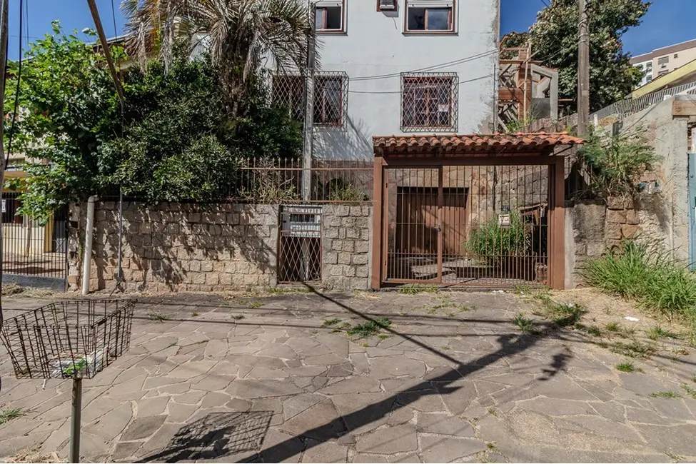Casa com 6 quartos à venda, 210m2 em Passo da Areia, Porto Alegre - RS - imagem 3 Foto 3 de Casa com 6 quartos à venda, 210m2 em Passo da Areia, Porto Alegre - RS