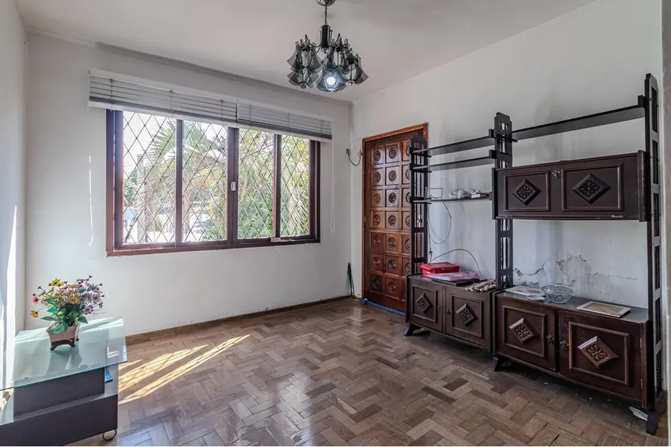 Foto 1 de Casa com 6 quartos à venda, 210m2 em Passo da Areia, Porto Alegre - RS
