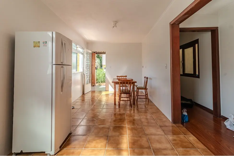 Casa com 6 quartos à venda, 210m2 em Passo da Areia, Porto Alegre - RS - imagem 6 Foto 6 de Casa com 6 quartos à venda, 210m2 em Passo da Areia, Porto Alegre - RS