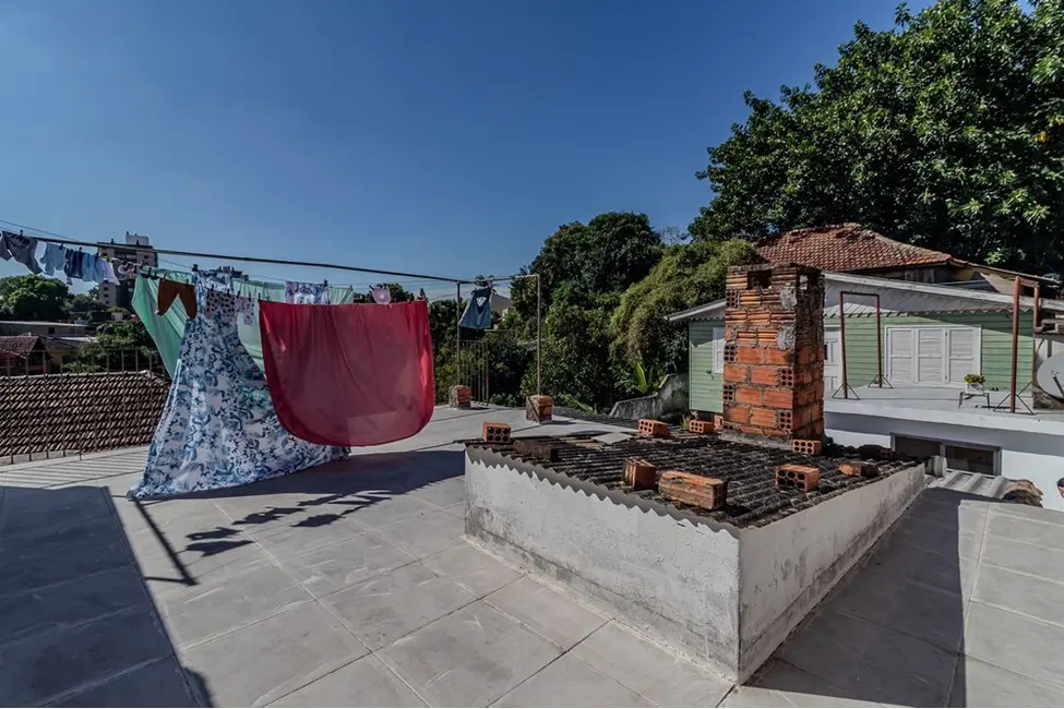 Casa com 6 quartos à venda, 210m2 em Passo da Areia, Porto Alegre - RS - imagem 9 Foto 9 de Casa com 6 quartos à venda, 210m2 em Passo da Areia, Porto Alegre - RS