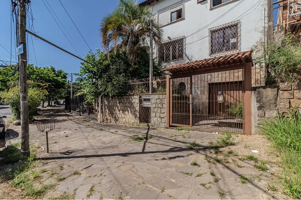 Casa com 6 quartos à venda, 210m2 em Passo da Areia, Porto Alegre - RS - imagem 4 Foto 4 de Casa com 6 quartos à venda, 210m2 em Passo da Areia, Porto Alegre - RS