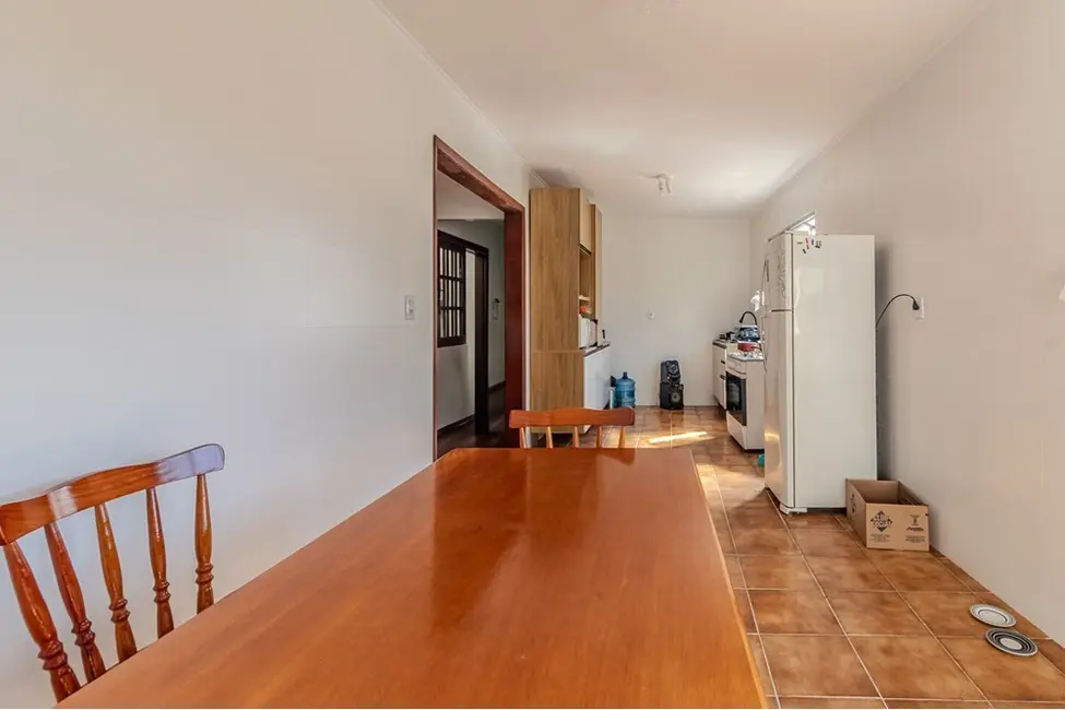 Casa com 6 quartos à venda, 210m2 em Passo da Areia, Porto Alegre - RS - imagem 7 Foto 7 de Casa com 6 quartos à venda, 210m2 em Passo da Areia, Porto Alegre - RS