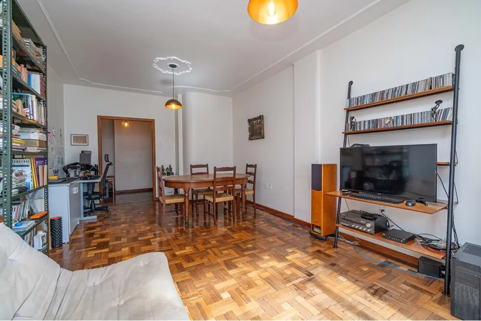 Apartamento com 3 quartos à venda, 110m2 em Rio Branco, Porto Alegre - RS - imagem 2 Foto 2 de Apartamento com 3 quartos à venda, 110m2 em Rio Branco, Porto Alegre - RS