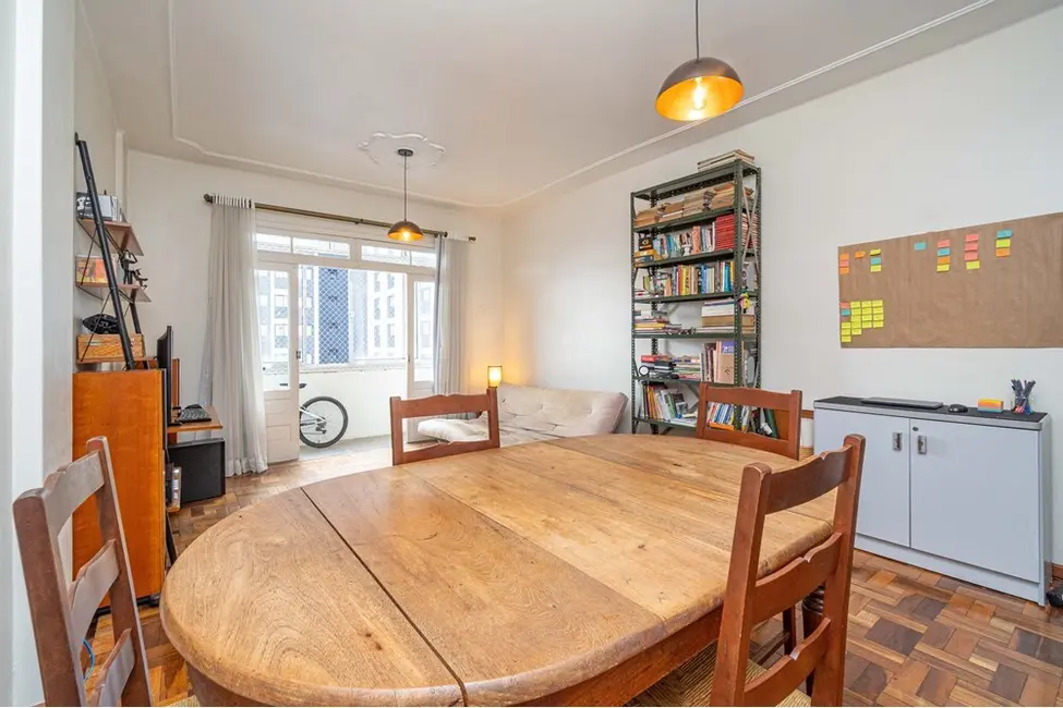 Apartamento com 3 quartos à venda, 110m2 em Rio Branco, Porto Alegre - RS - imagem 9 Foto 9 de Apartamento com 3 quartos à venda, 110m2 em Rio Branco, Porto Alegre - RS