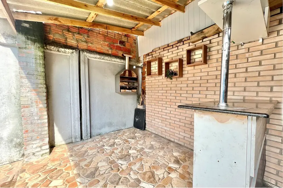 Casa com 2 quartos à venda, 110m2 em São José, Canoas - RS - imagem 3 Foto 3 de Casa com 2 quartos à venda, 110m2 em São José, Canoas - RS