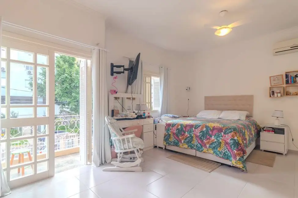 Casa com 3 quartos à venda, 377m2 em Higienópolis, Porto Alegre - RS - imagem 2 Foto 2 de Casa com 3 quartos à venda, 377m2 em Higienópolis, Porto Alegre - RS