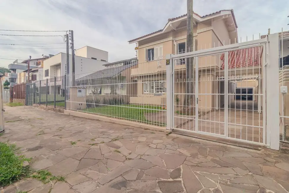 Casa com 3 quartos à venda, 377m2 em Higienópolis, Porto Alegre - RS - imagem 1 Foto 1 de Casa com 3 quartos à venda, 377m2 em Higienópolis, Porto Alegre - RS