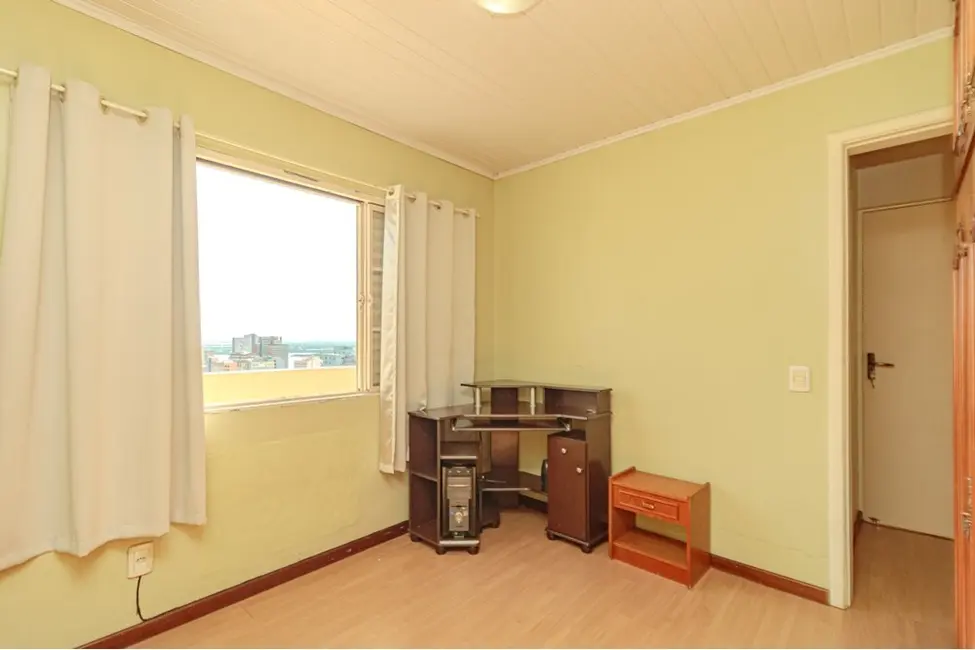 Apartamento com 2 quartos à venda, 110m2 em Independência, Porto Alegre - RS - imagem 4 Foto 4 de Apartamento com 2 quartos à venda, 110m2 em Independência, Porto Alegre - RS