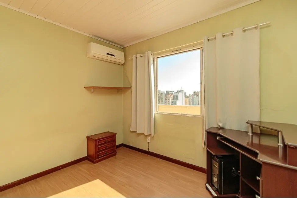 Apartamento com 2 quartos à venda, 110m2 em Independência, Porto Alegre - RS - imagem 3 Foto 3 de Apartamento com 2 quartos à venda, 110m2 em Independência, Porto Alegre - RS
