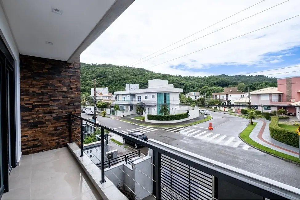 Foto 2 de Casa com 3 quartos à venda, 240m2 em Cachoeira do Bom Jesus, Florianopolis - SC