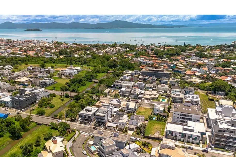Casa com 3 quartos à venda, 240m2 em Cachoeira do Bom Jesus, Florianopolis - SC - imagem 3 Foto 3 de Casa com 3 quartos à venda, 240m2 em Cachoeira do Bom Jesus, Florianopolis - SC