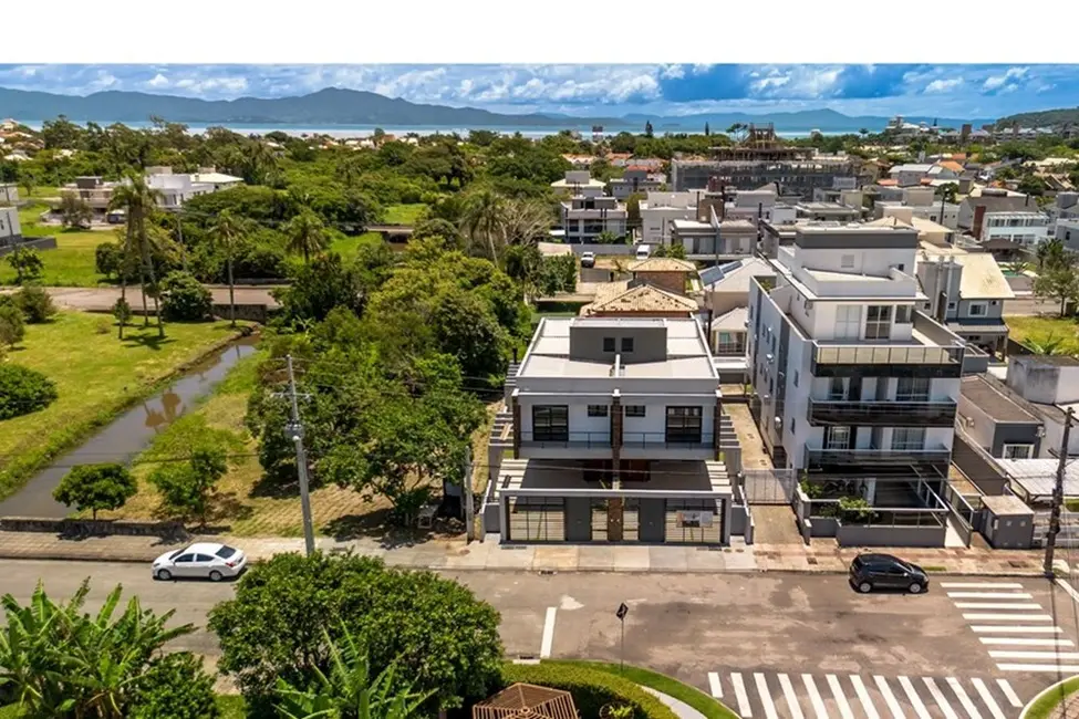 Casa com 3 quartos à venda, 240m2 em Cachoeira do Bom Jesus, Florianopolis - SC - imagem 4 Foto 4 de Casa com 3 quartos à venda, 240m2 em Cachoeira do Bom Jesus, Florianopolis - SC