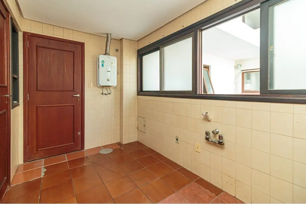 Foto 2 de Apartamento com 3 quartos à venda, 157m2 em Vila Assunção, Porto Alegre - RS