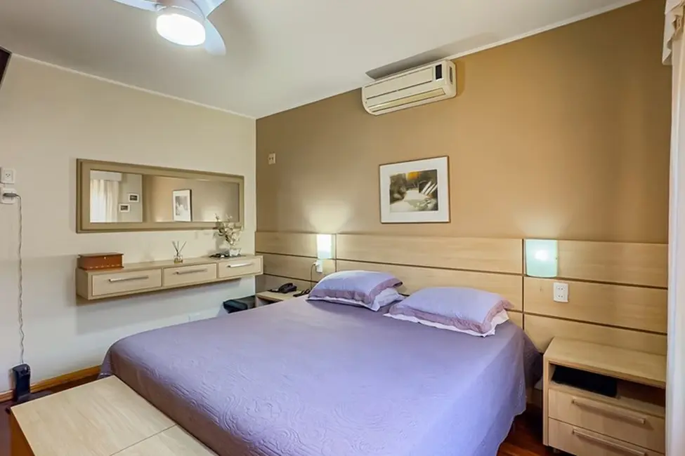 Foto 5 de Casa com 4 quartos à venda, 233m2 em Santa Maria Goretti, Porto Alegre - RS