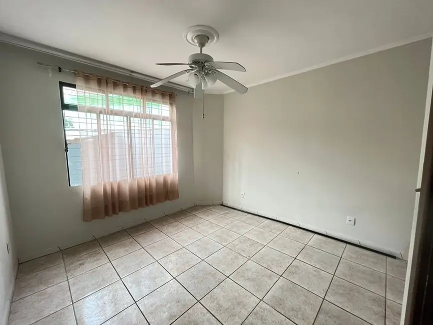 Foto 2 de Casa com 3 quartos à venda, 120m2 em Passo da Areia, Porto Alegre - RS