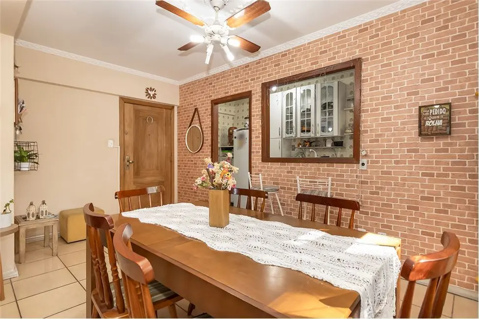 Foto 2 de Apartamento com 2 quartos à venda, 65m2 em Azenha, Porto Alegre - RS