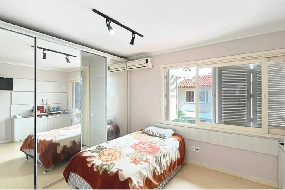 Foto 7 de Casa de Condomínio com 5 quartos à venda, 300m2 em Ipanema, Porto Alegre - RS